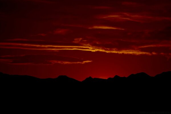 No crepúsculo da Noite Vermelho Pôr do sol