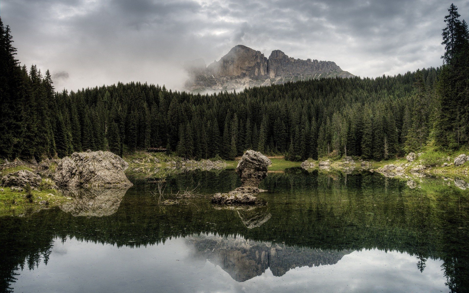 lago água reflexão paisagem ao ar livre montanhas natureza rio madeira viagem coníferas cênica céu árvore neve