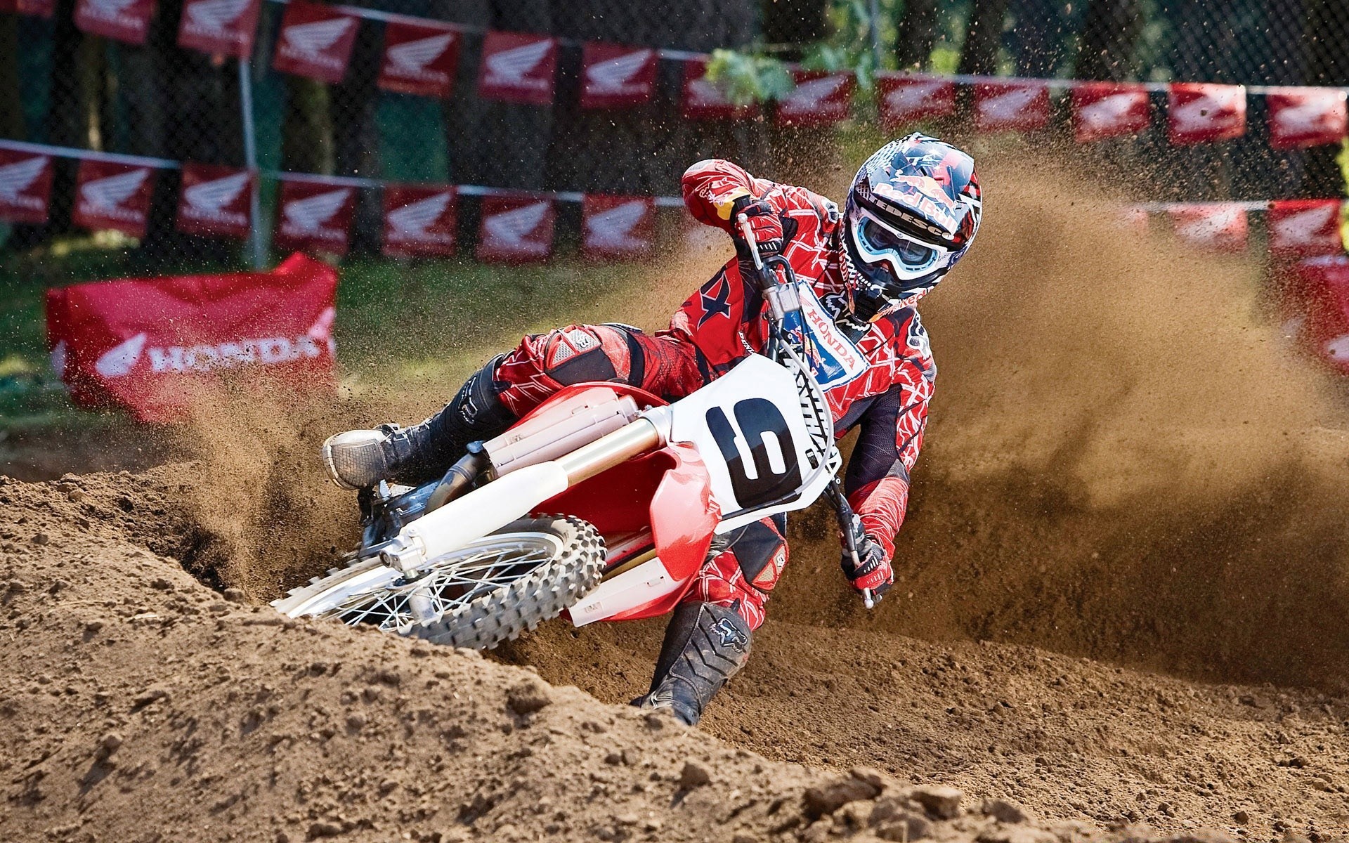 esporte solo competição corrida piloto pressa ação pista motocross esporte carro bicicleta movimento rápido sujeira capacete atleta campeonato piloto