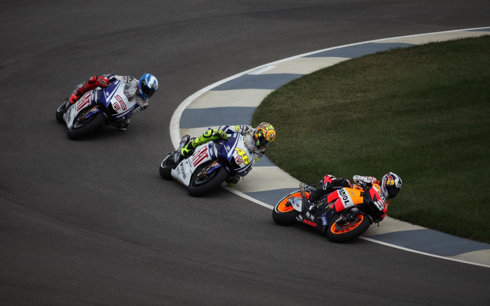 esporte corrida pista pressa campeonato competição motorista ação carro torneio trabalhos de equipe disco circuito bicicleta piloto zumbido automobilismo prestígio carro círculo pneus