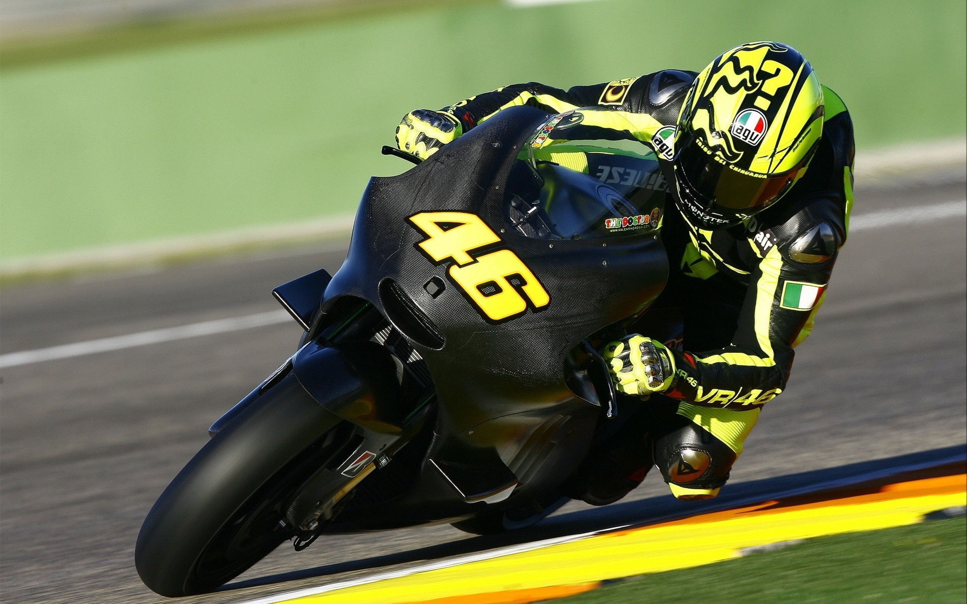 esporte corrida pista competição campeonato carro pressa bicicleta piloto ação conduzir rápido esporte de carro