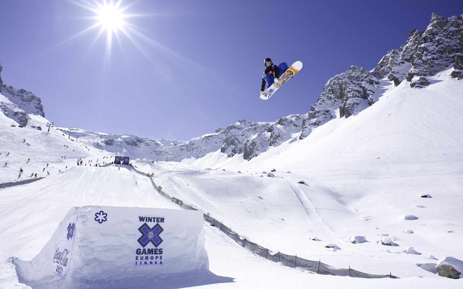 esporte neve inverno montanhas frio estância de esqui esquiador encosta de esqui snowboard aventura gelo pico de montanha estância de esqui pó esporte colina trilhas alpino geleira